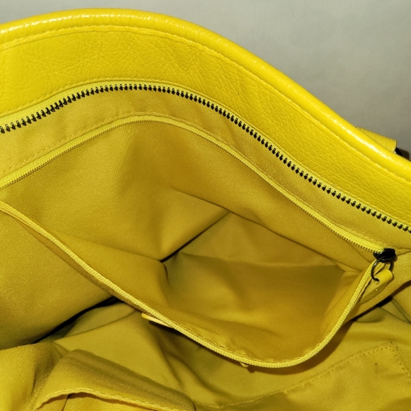 GUC COACH Pebbled Leather Tote - YELLOW - Picture 11 of 12